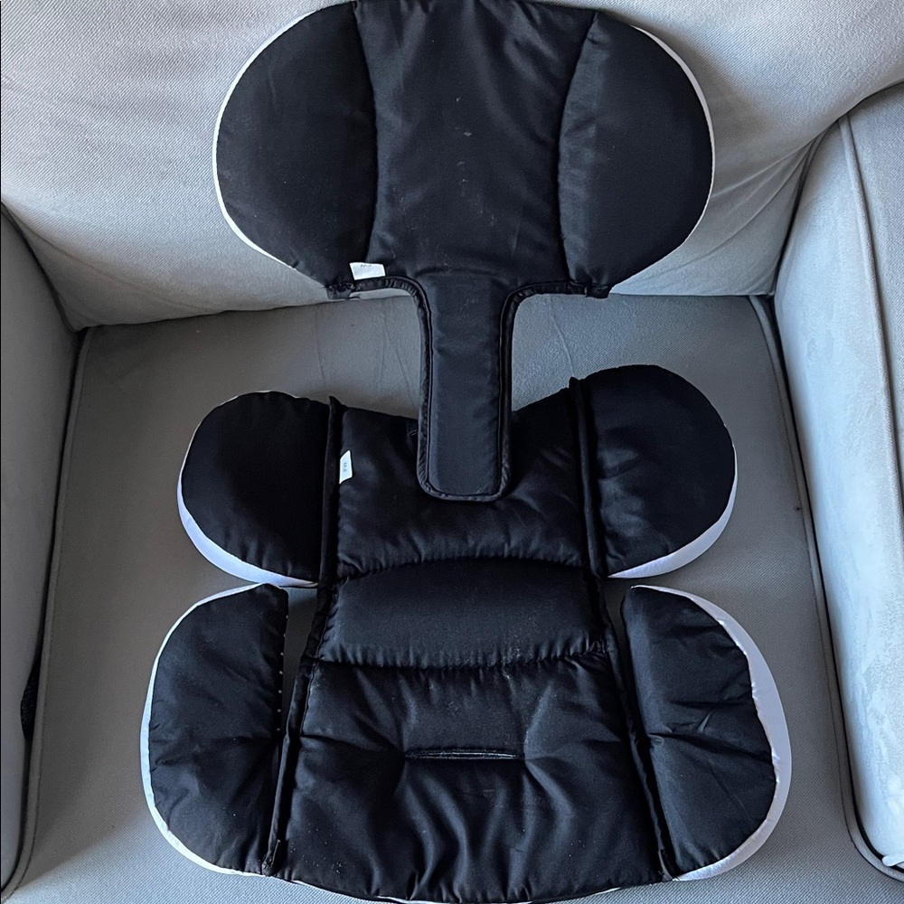 Graco infant car seat inserts Black and white - Picture 2 of 4